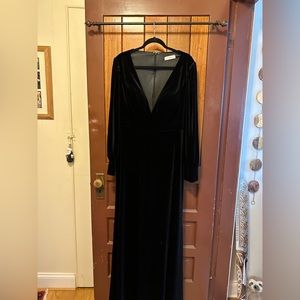 Cocomelody Jordyn Sheath-Column Floor Length Velvet Dress in Black